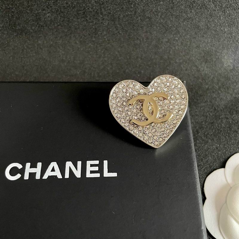 Chanel Brooch 09yxs38